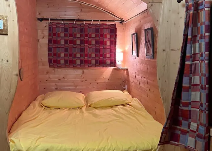 Chalet Bouteille Au Canal