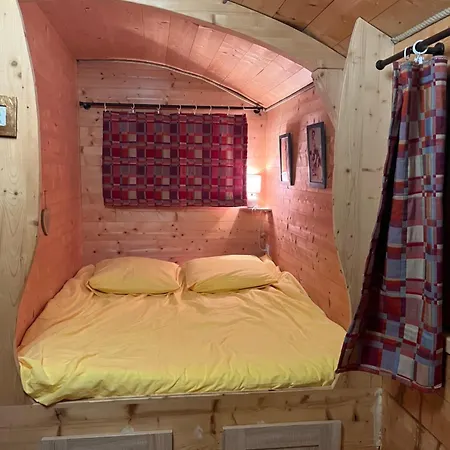 Chalet Bouteille Au Canal