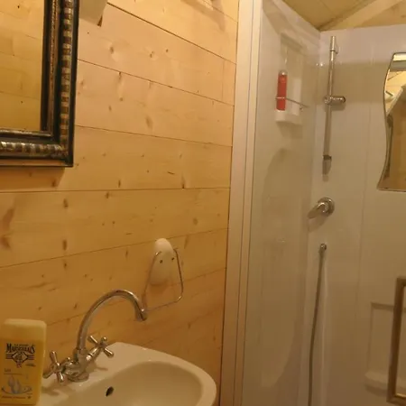 Bouteille Au Canal Chalet